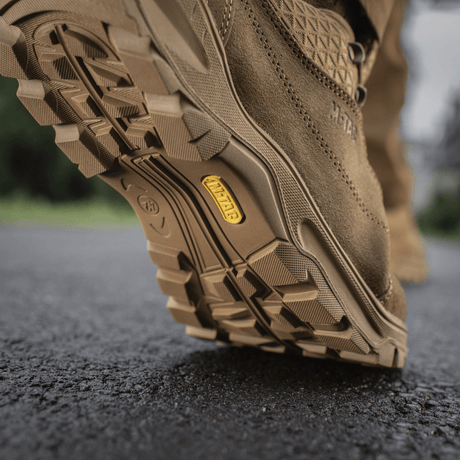 M-Tac Tactical Sneakers Patrol R Vent -pohja näyttää liukuesteisen kuvion; sopii trekkingiin ja ulkoiluun.