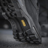 Lähikuva M-Tac Tactical Sneakers Patrol R Vent -pohjasta, liukuesteinen kuvio ja kestävyys ulkoiluun.