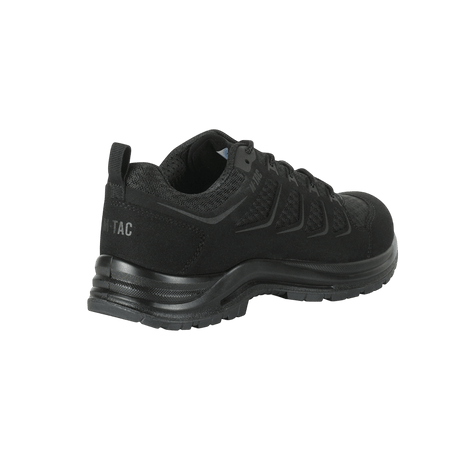 M-Tac Tactical Sneakers IVA sivusta nähtynä, esittää kevyet ja hengittävät kengät retkeilyyn ja ulkoiluun.