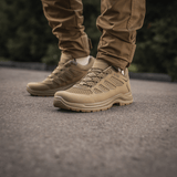 M-Tac Tactical Sneakers IVA käytössä, kevyet ja tuulettuvat kengät ulkoiluun, sopii vaellukseen ja arkeen.