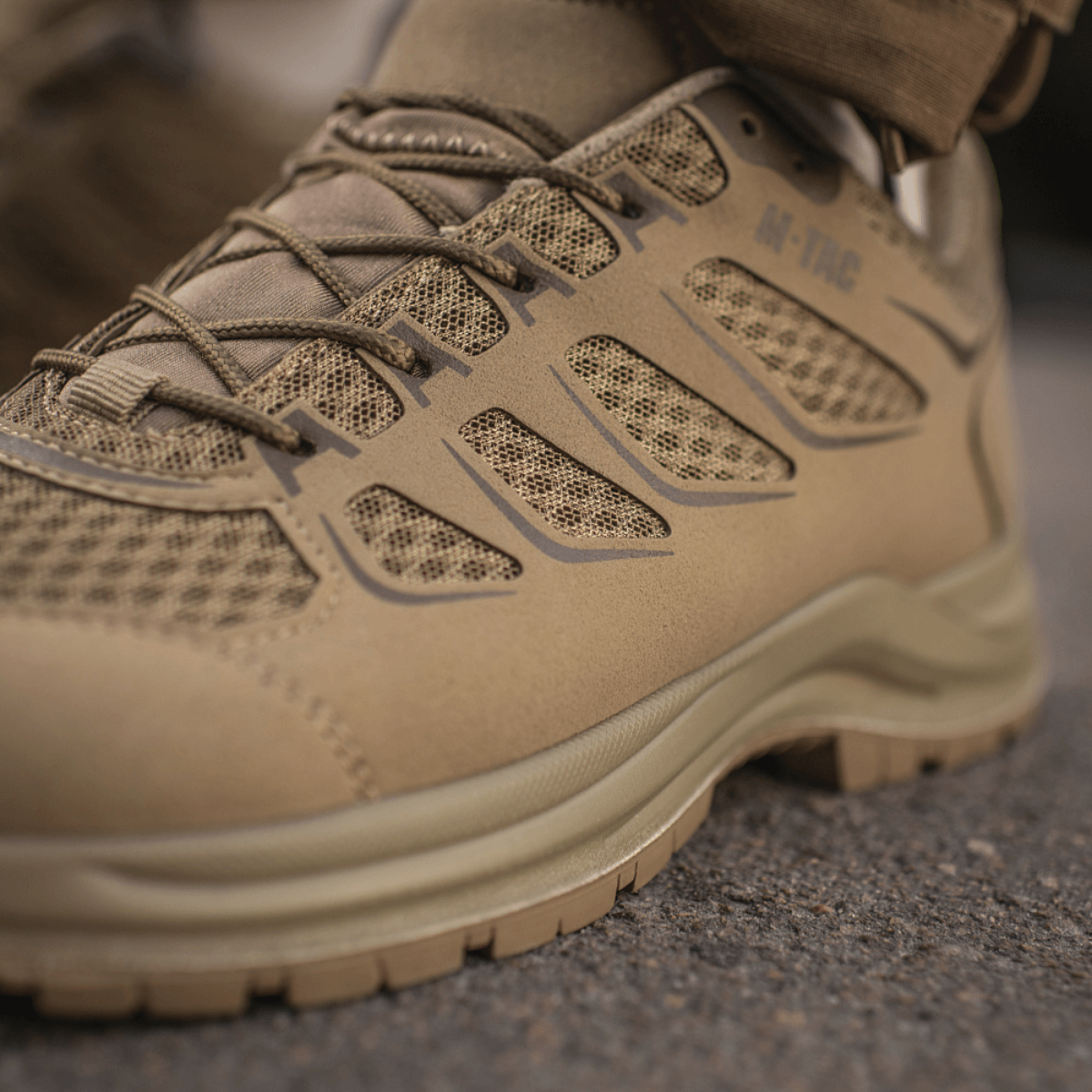 M-Tac Tactical Sneakers IVA ruskeassa verkossa ja synteettisessä nubukissa, sopii arkeen ja ulkoiluun, kevyt ja tuulettuva muotoilu.