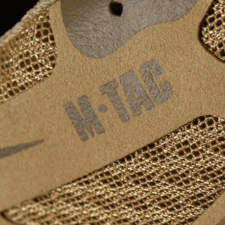 Yksityiskohta M-Tac Tactical Sneakers IVA:sta – tuuletettu mesh ja synteettinen nubuck suojaa ja mukavuutta varten.