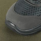 M-Tac Tactical Sneakers IVA hengittävällä verkolla ja synteettisellä nubukilla, sopii vaellukseen ja ulkoiluun, lähikuva kärjestä.