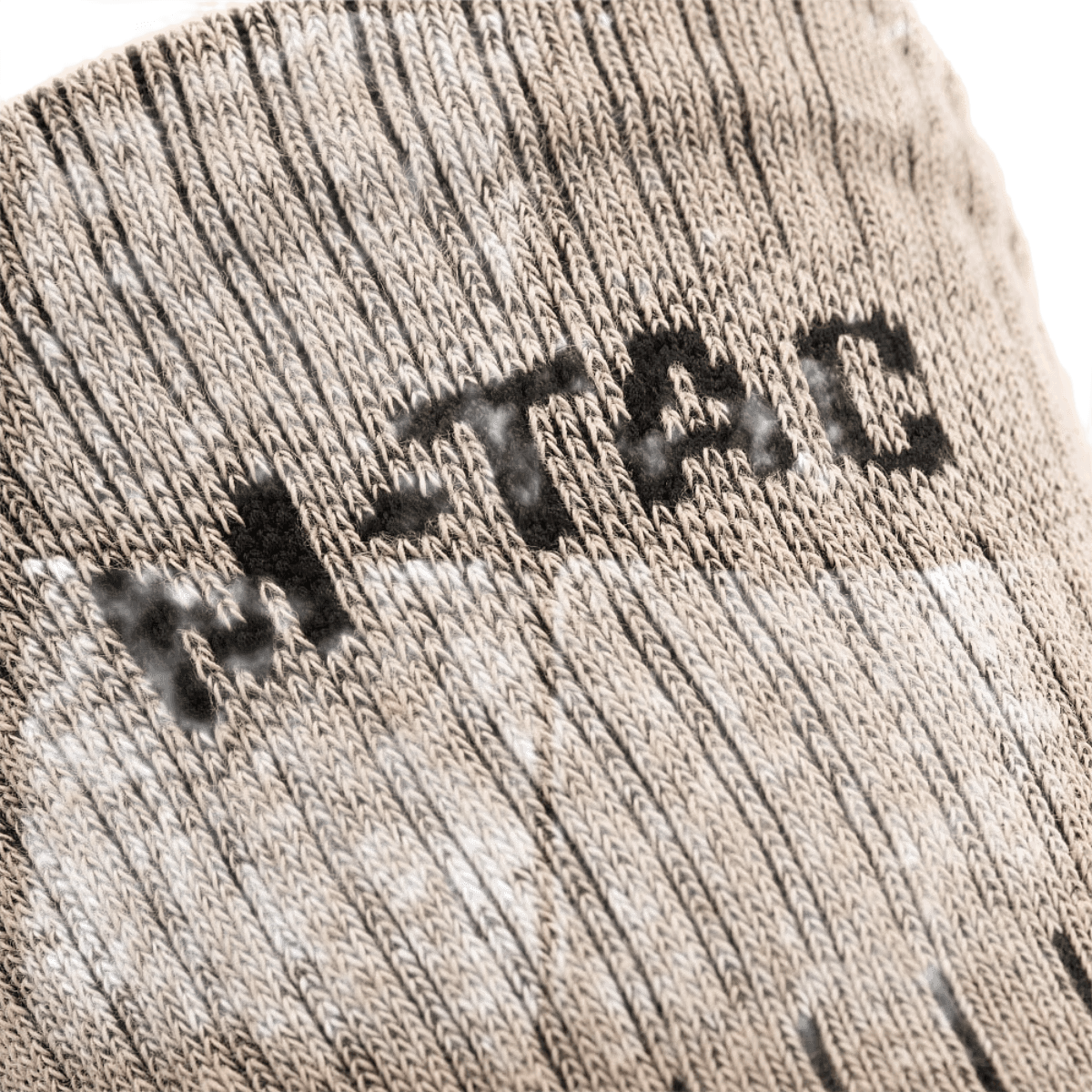 M-Tac Sokker Mk.1 -sukat, suunniteltu mukavuutta ja tukea varten pehmusteilla ja tuuletuskanavilla, ihanteellinen vaativiin aktiviteetteihin.