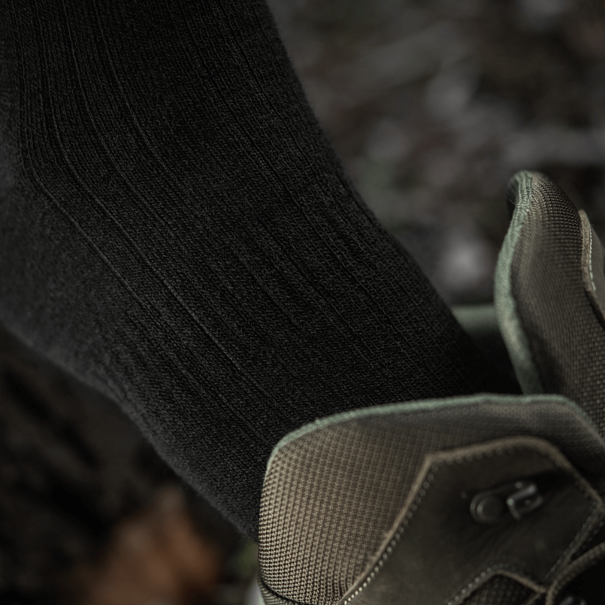 M-Tac Sokker Winter Wool talvisaappaiden kanssa käytettynä, näyttää merinovillamateriaalin maksimaalista lämpöä ja mukavuutta varten.