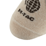 Lähikuva M-Tac Let Sommersokker Grenader -sukan varvasosasta, jossa logo.