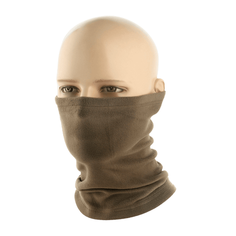 M-Tac Tube Scarf Polartec monitoiminen kauluri, lämmin ja tyylikäs, esitetty mallipäällä. Sopii kylmiin vuodenaikoihin ja ulkoiluun.
