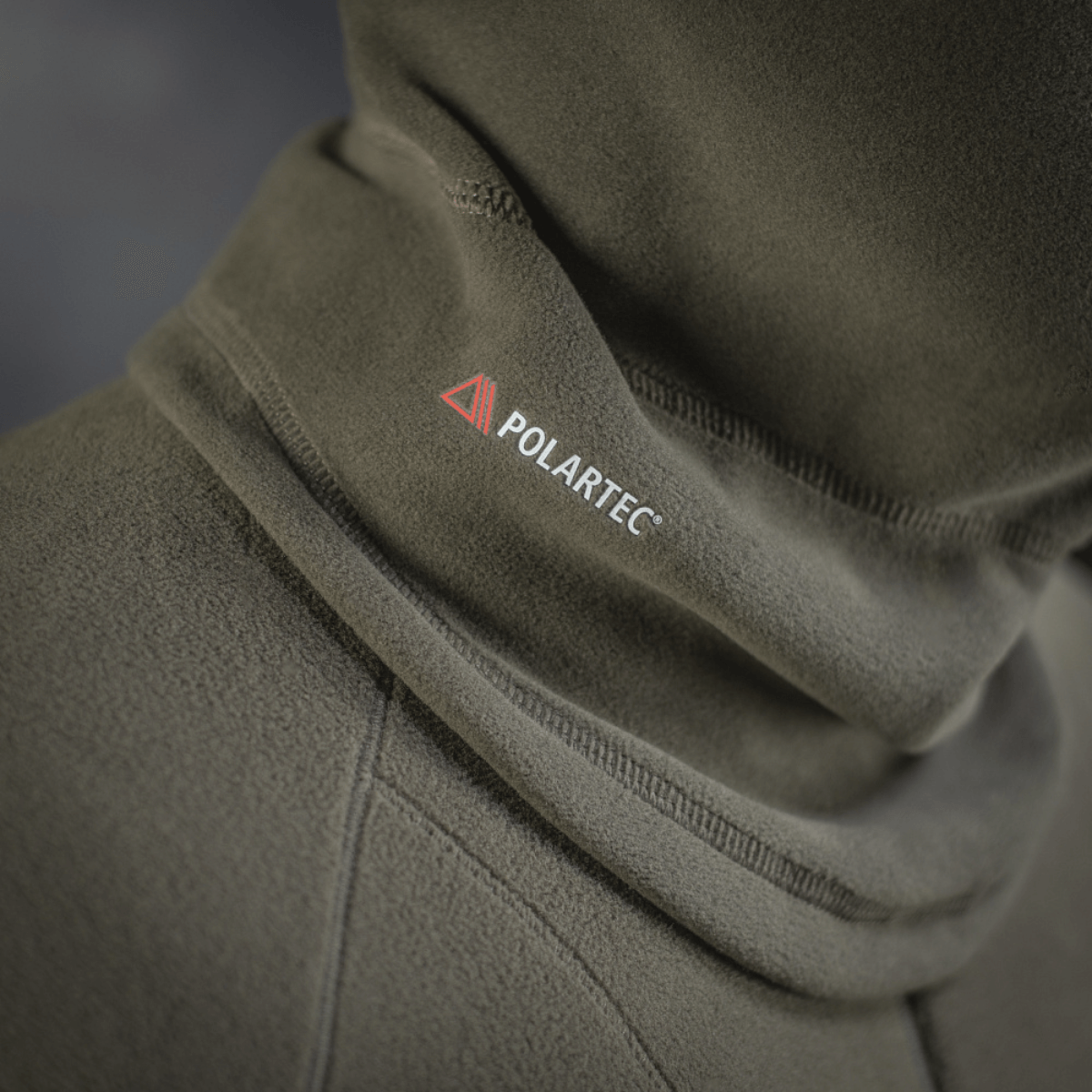 M-Tac Polartec Anatomic Tube Scarf kestävästä Polartec-fleecestä, lämmin ja monikäyttöinen huivi tuulta ja säätä vastaan.