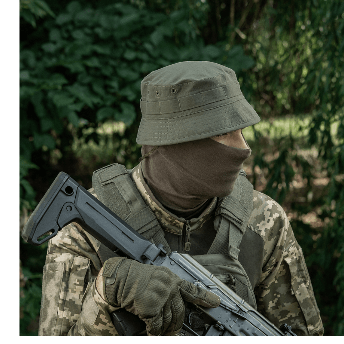 M-Tac Panamahat Gen. II Summer Flex oliivinvihreä kevyt nylon/elastaani, NIJ-sertifiointi, näytetty henkilöllä, galleria-asento 1.