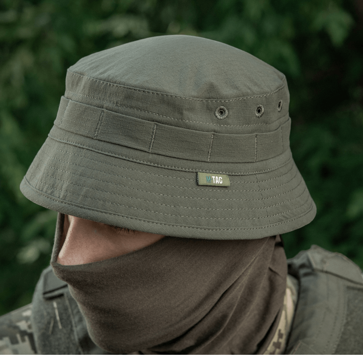 M-Tac Panamahat Gen. II Summer Flex oliivinvihreä nylon/elastaani, NIJ-sertifiointi, näytetty henkilöllä kasvosuojauksella, galleria-asento 1.
