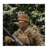 M-Tac Panamahat Gen. II Flex Rip-Stop ruskea rip-stop-kangas, näytetty uniformoidulla henkilöllä taktisten varusteiden kanssa, galleria-asento 1.
