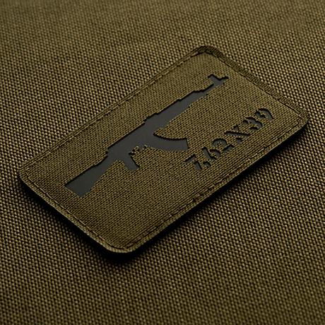 M-Tac AKM 7,62x39 Laser Cut Patch, Velcro-kiinnitys, Cordura-materiaali, taktinen muotoilu, sopii sotilaalliselle ja ulkoilmakäytölle.