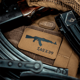M-Tac AKM 7,62x39 Laser Cut Patch, kiinnitetty taktiseen varustukseen Velcrolla, Cordura 500D, kestävä ja kulutusta kestävä muotoilu.