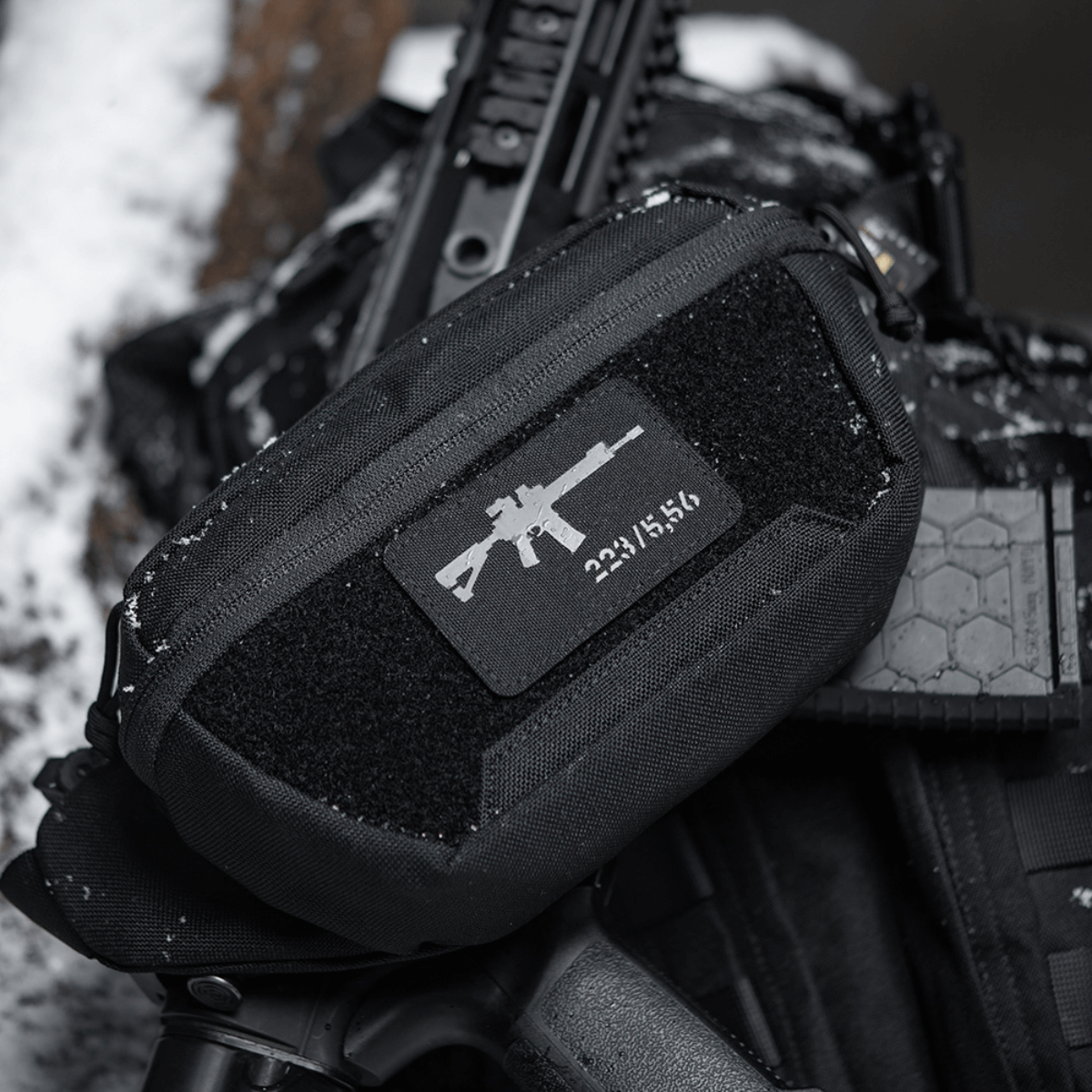 M-Tac AR-15 223/5,56 Laser Cut Patch, kiinnitetty mustaan laukkuun, taktinen Velcro-moraalimerkki, kestävä Cordura 500D.