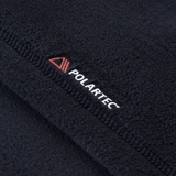 Lähikuva M-Tac Delta Polartec -fleece-takin Polartec®-logosta; valmistettu Polartec® Micro Series -fleecestä.