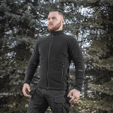 M-Tac Polartec Sport -fleecatakki käytössä ulkona, sopii vaihtokauteen, modernilla ilmeellä.