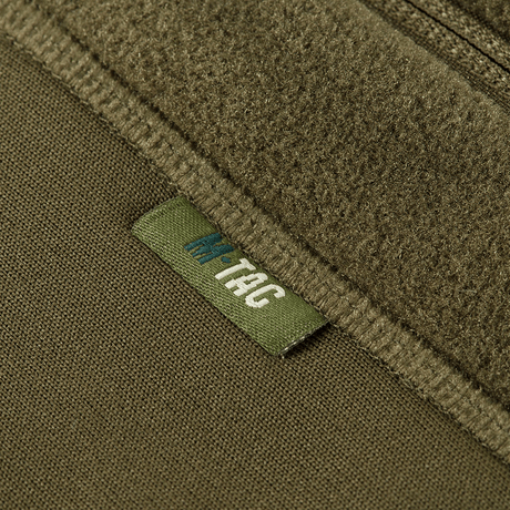Lähikuva M-Tac Polartec Sport Fleecejakke vihreänä, näkyvällä logolla
