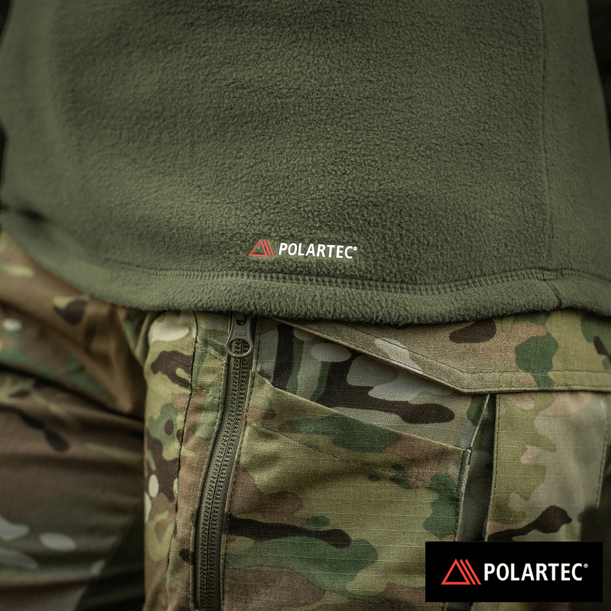 M-Tac Delta Polartec -naisten fleece-takki Polartec-logolla ja maastohousuilla, valmistettu Polartec® Micro Series -fleecestä.