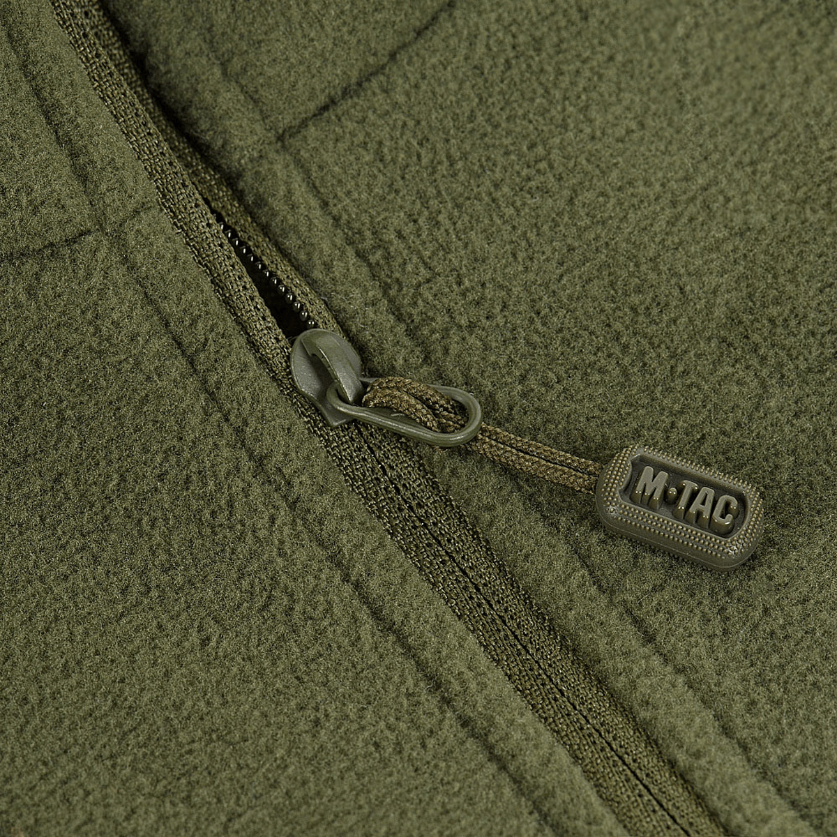M-Tac Delta Polartec -naisten fleece-takki lähellä vetoketjua ja pehmeän Polartec-fleecen rakennetta, ihanteellinen lämpöön ja mukavuuteen.