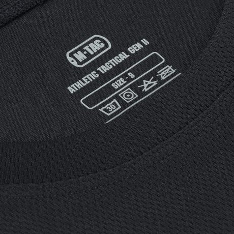 M-Tac Athletic Tactical Gen.II -t-paita – toiminnallinen t-paita lähikuvassa, näyttää etiketin ja yksityiskohdat