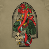 M-Tac T-Shirt Motanka Motanka-nukkekuvituksella, perinteinen ukrainalainen asu, miekka ja risti-symboliikka.