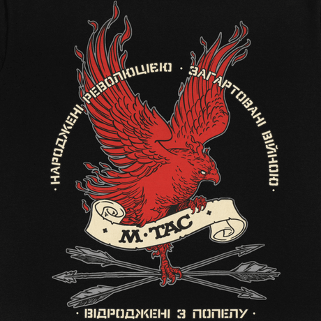 M-Tac T-Shirt Phoenix -design punaisella Fenix-linnulla ja kolmella nuolella, symboloi uudelleensyntymistä ja voimaa, slogan 'Born by the Revolution'.