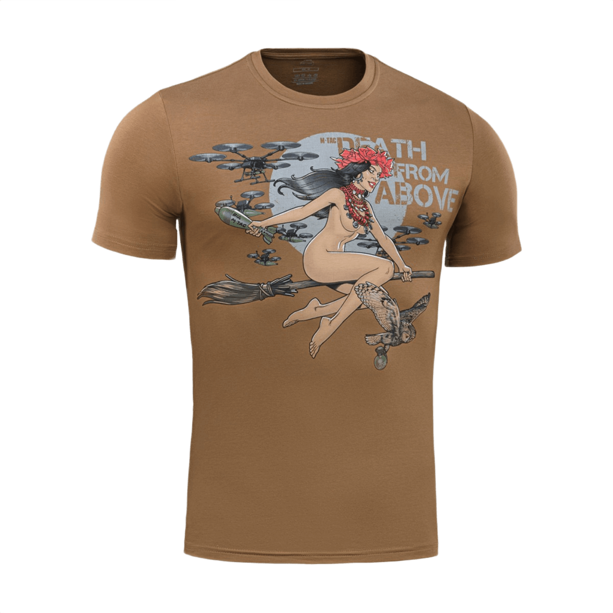 M-Tac T-Shirt Death From Above esittää noidan droneineen ja pöllön, yhdistää ukrainalaista kansanperinnettä ja sotilaisteemaa, valmistettu puuvillasta ja elastaanista.