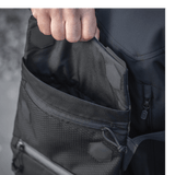 M-Tac Konvert Taske Elite magneettikiinnityksellä, Cordura-materiaalista, näyttää syvän taskun helppoa pääsyä varten.