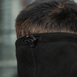 M-Tac Anatomisk Snood Justerbar Elite Fleece (320 g/m²) mustassa fleecessä, monikäyttöinen kylmäsään asuste, säädettävä nyöri takana.