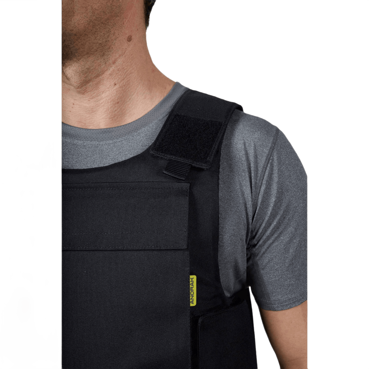 Anorak Duty IV Cover CORDURA®-materiaalista, poliisien käyttämä; ergonomia mukavuuteen ja antibakteeriset ominaisuudet.