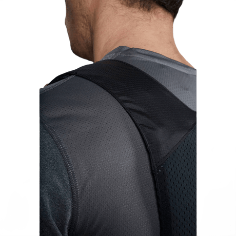 Anorak Rhodium® Concealable I pidetään diskreetisti vaatteiden alla, tarjoaa Level IIIA-tason suojan teräviä esineitä vastaan