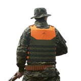 Mies camopuvussa, Anorak Shield I Cover suojana.