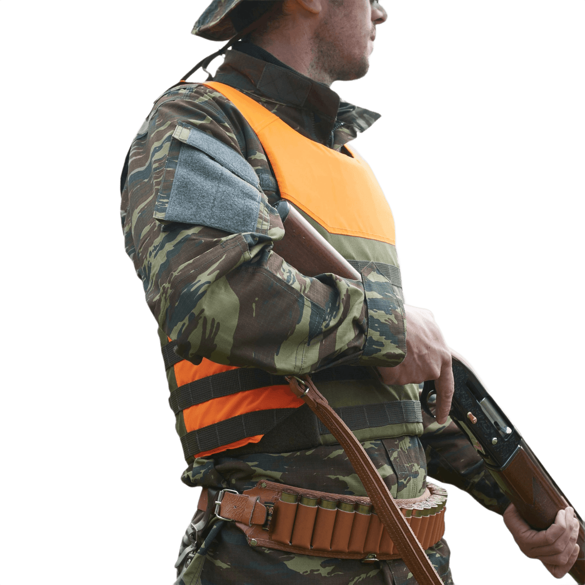 Anorak Titanium® Shield I pistos- ja luotisuojaliivi, sotilasasuinen henkilö pukeutuneena