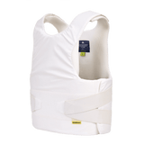 Anorak Topaz® Concealable III -pistosuojaliivi valkoisena, suunniteltu maksimaaliseen veitsi- ja pistosuojaukseen vaatteiden alla.