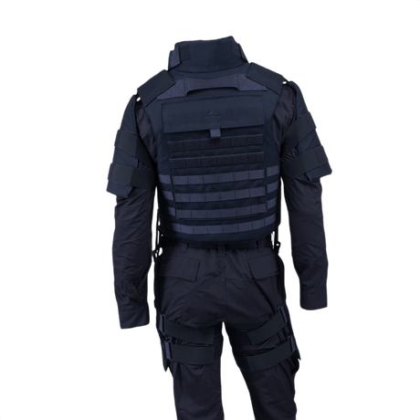 Anorak Chromium® Tactical II – täysi sarja pehmeä kehopanssariliivi kuvattu takaa, suunniteltu maksimaaliseen Level IIIA-suojaukseen ja säätöihin.