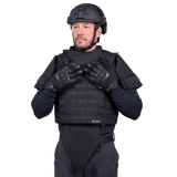 EA Combat luoti- ja pistosuojaliivi musta, NIJ Level IIIA -standardi, modulaarinen muotoilu ja ballistinen suoja, galleria-asento 1 mallilla.