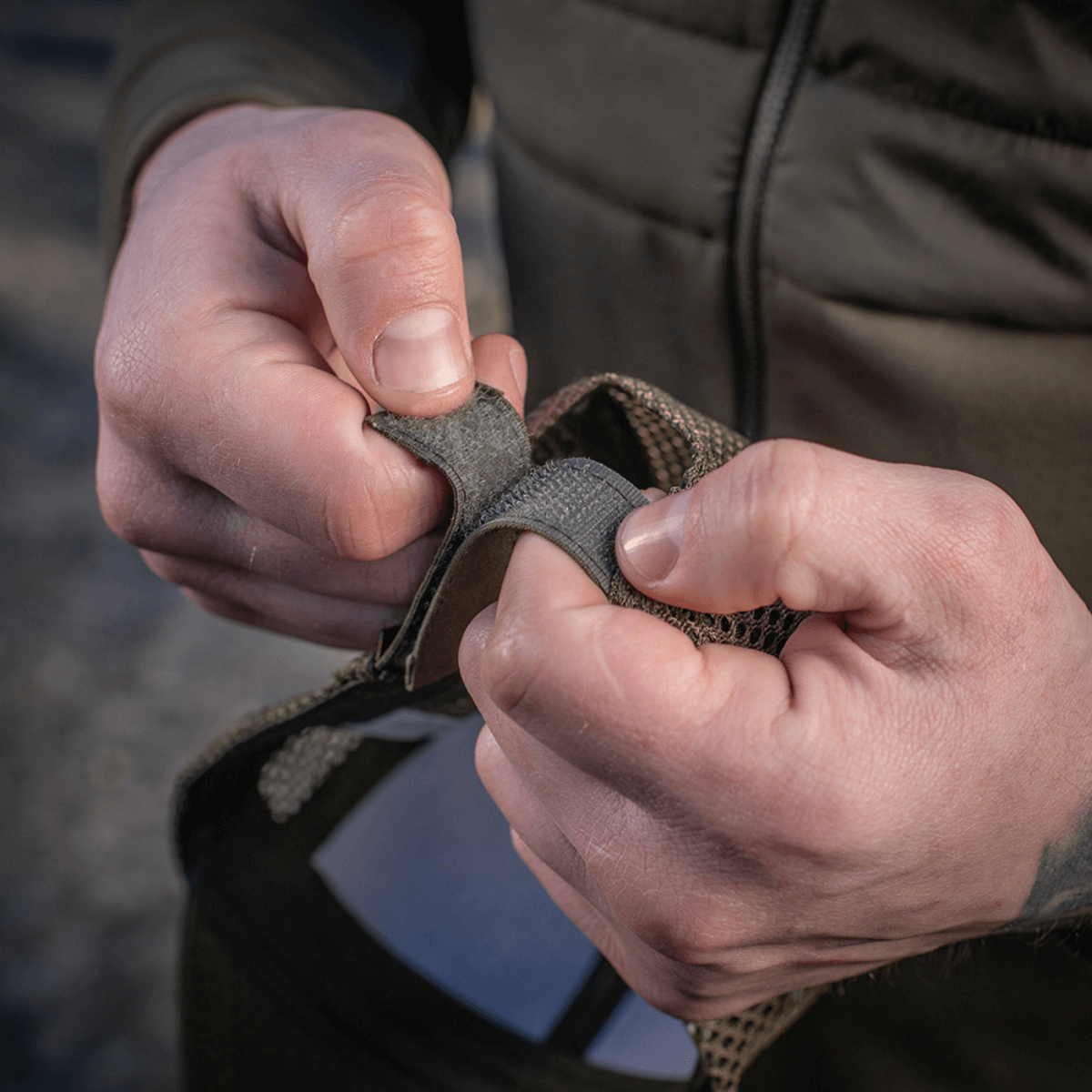 Säädettävä Velcro-tarranauha M-Tac Mesh Flex Ripstop Baseball Capissa antaa yksilöllisen istuvuuden ja optimaalisen mukavuuden.