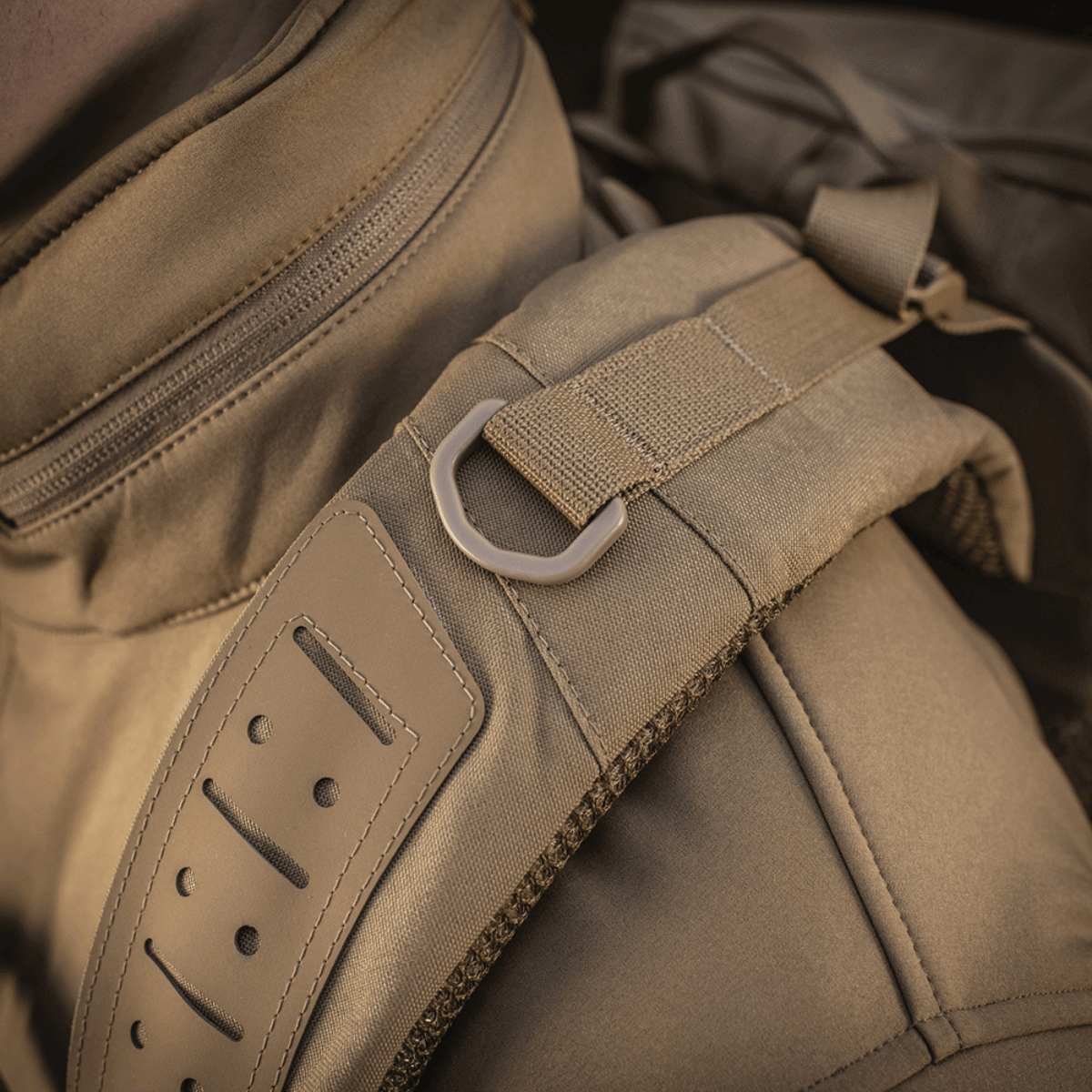 M-Tac reppu Gen. II Elite – Small, kestävä multicam-materiaali, pehmustetut olkahihnat ja vahva rakenne, galleria-asento 1.