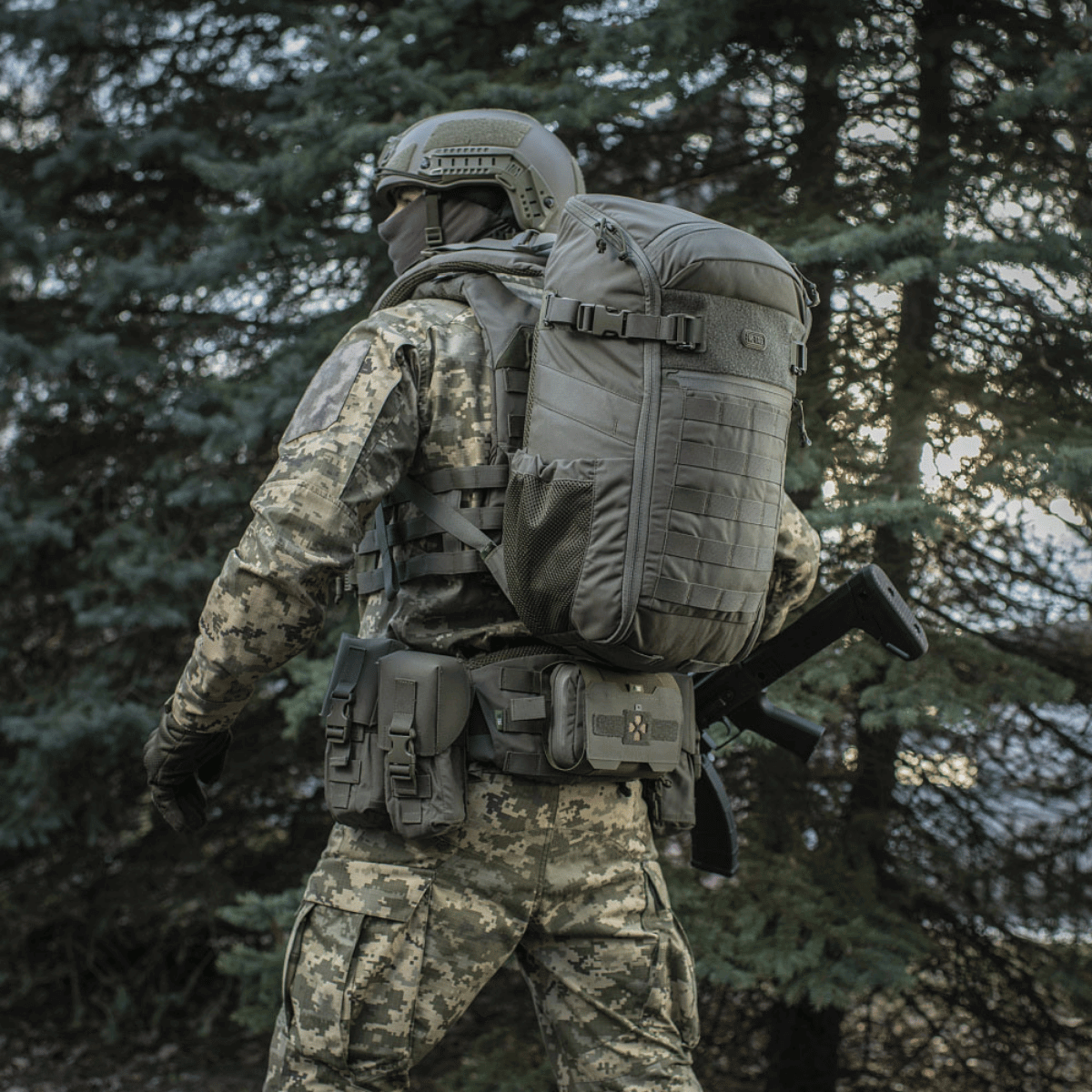 M-Tac reppu Gen. II Elite – Small, modulaarinen MOLLE-järjestelmä, kestävä materiaali ja täysavattava aukko, galleria-asento 1.