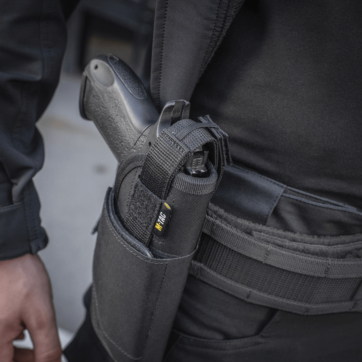 M-Tac Universal Taktisk Hylster Elite Højre, säädettävä pistoolikotelo Cordura 500D:stä, YKK-hihna ja MOLLE-kiinnitys, musta.