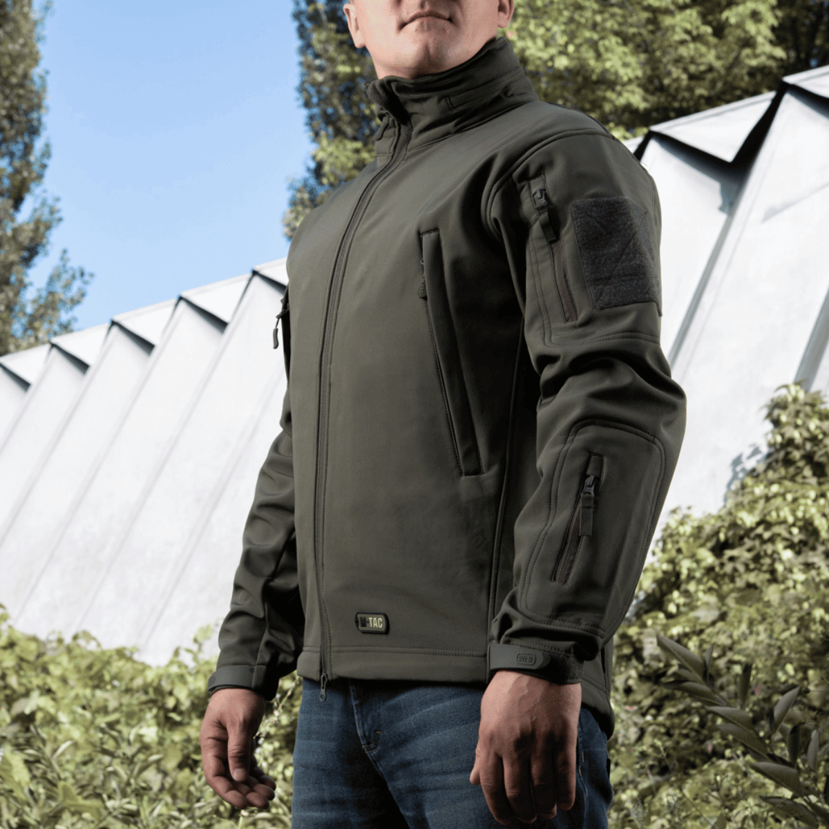 M-Tac Soft Shell Jakke ulkokäyttöön, kevyt ja tuulenpitävä, fleecevuori lämmittämään, ihanteellinen huonoon säähän.