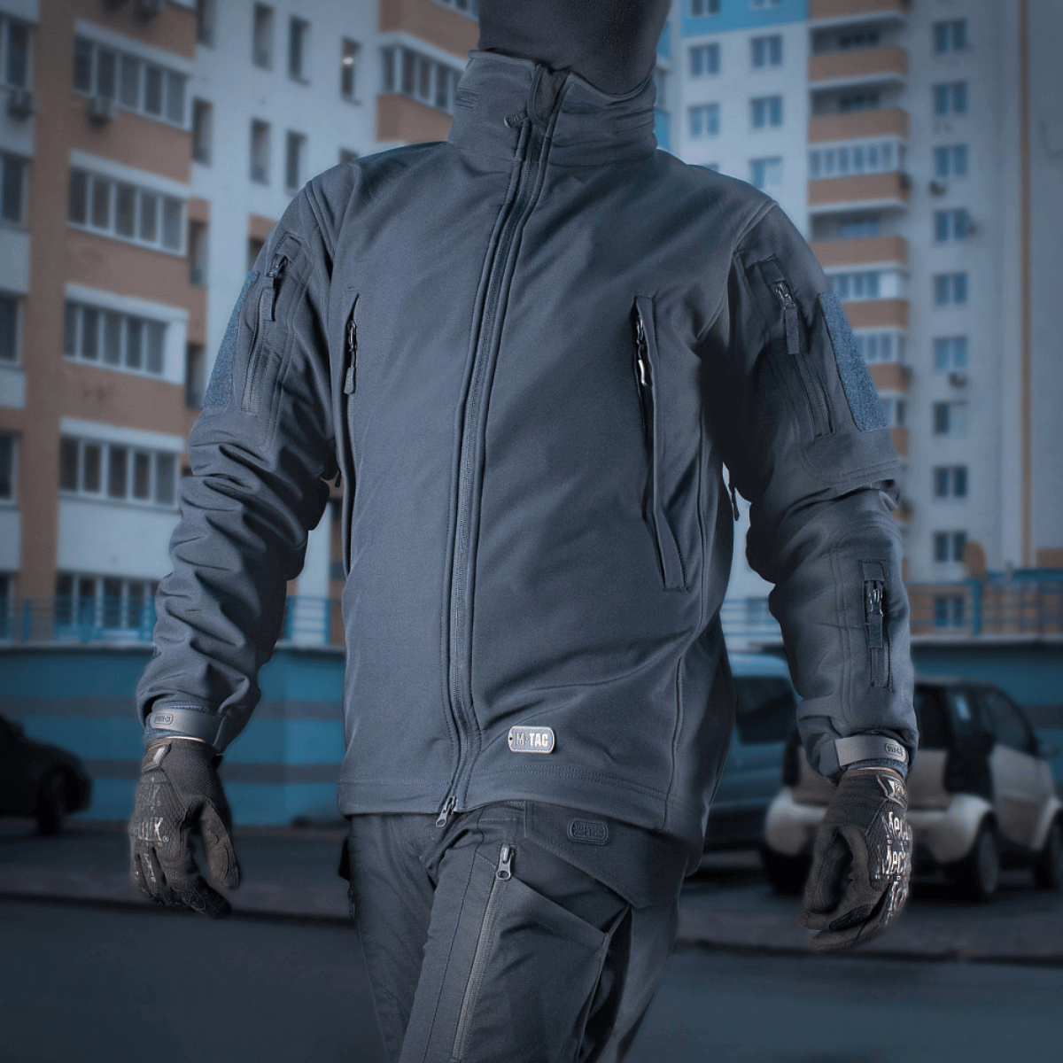 M-Tac Soft Shell -takki polyuretaanikalvolla ja fleece-vuorella suojaa tuulelta ja säältä, kevyt ja eristävä malli.