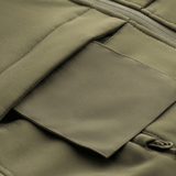 Yksityiskohta M-Tac Soft Shell Police Jakkeesta funktionaalisella rintataskupaneelilla ja vetoketjulla.
