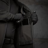 M-Tac Soft Shell Police Jakke piilotetulla taskulla puhelimen säilytykseen, suojaa tuulelta ja sään vaikutuksilta.