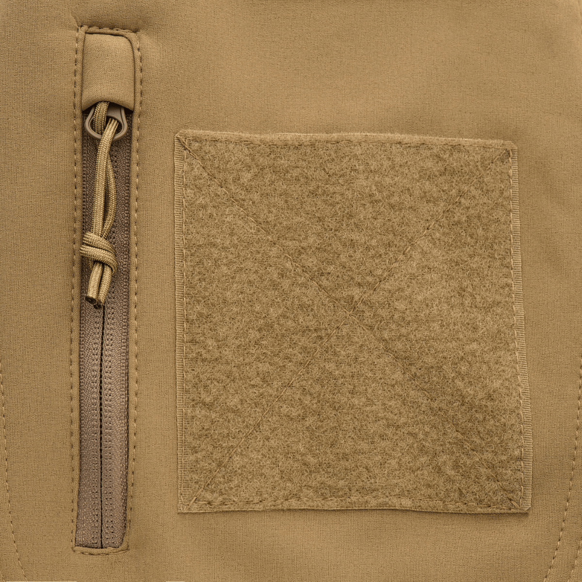 Yksityiskohta M-Tac Soft Shell Jakke med Lineristä: vetoketjutasku ja fleecevuori.