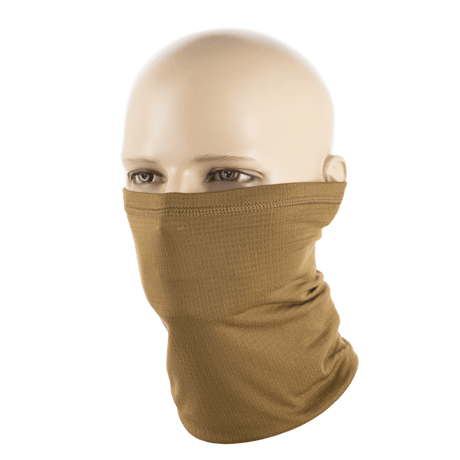 M-Tac Tube Scarf Polartec Power Grid, ruskea, käytetty kasvomaskina, suojaa tuulelta ja kylmältä, käyttökelpoinen huivina tai otsapantana.