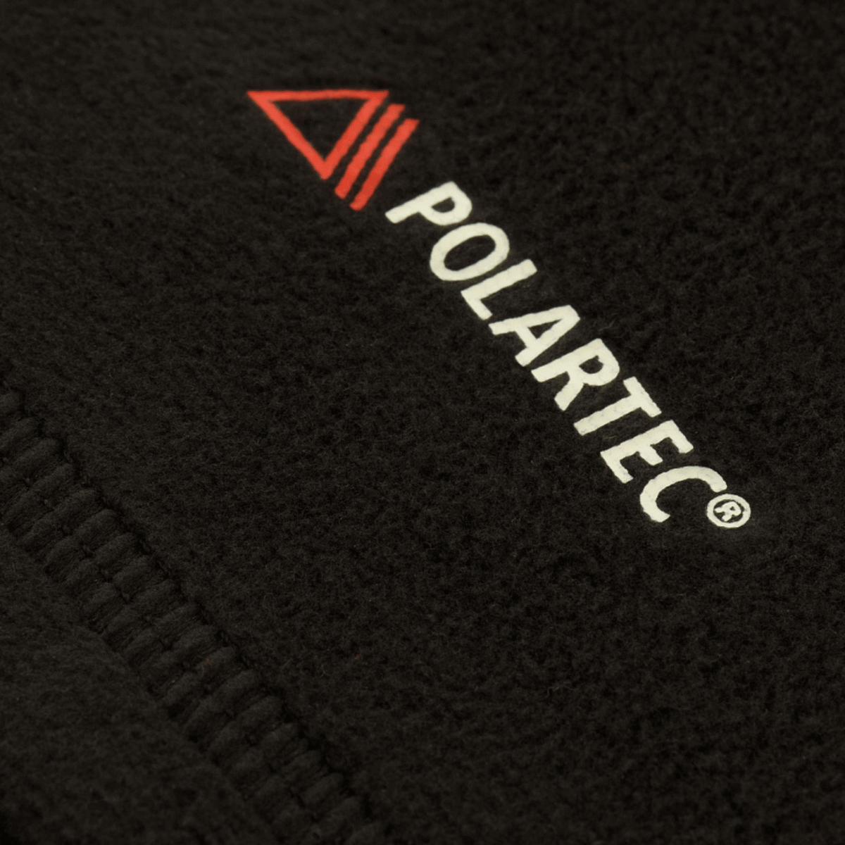 M-Tac Balaclava Elite Fleece Polartec Polartec®-logolla, näyttää kestävän ja lämpimän fleece-kankaan suojaksi kylmältä ja tuulelta.