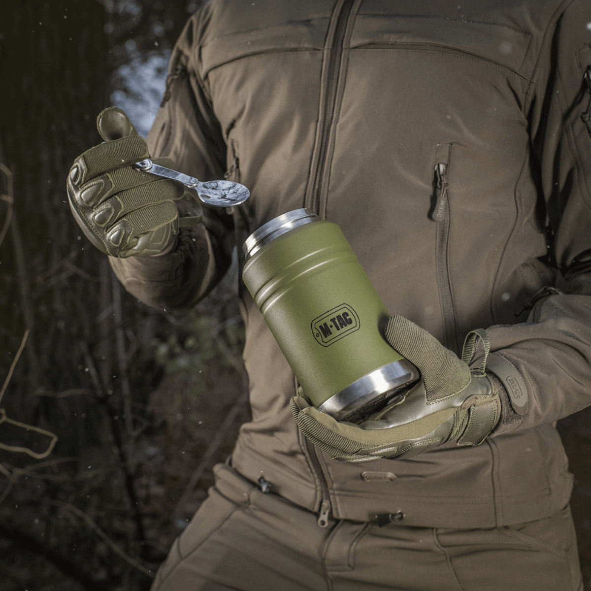 M-Tac termospullo 750 ml taittuvalla lusikalla ulkokäytössä, moderni muotoilu ja käytännöllinen taittolusikka, täydellinen retkeilyyn ja vaelluksille.