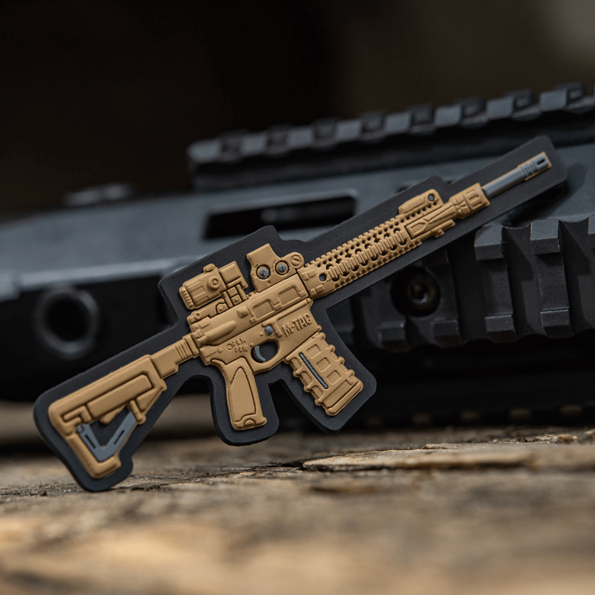 M-Tac AR-15 3D PVC-patch, taktinen moraalitarra Velcro-kiinnityksellä vaatteisiin, reppuun tai varusteisiin, kestävä 3D AR-15 -kuvio PVC:stä.