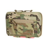 M-Tac Admin Pouch Large Elite Gen.II camokuosissa AquaGuard-vetoketjulla ja Velcro-paneelilla; sopii tabletin ja lisätarvikkeiden säilytykseen.